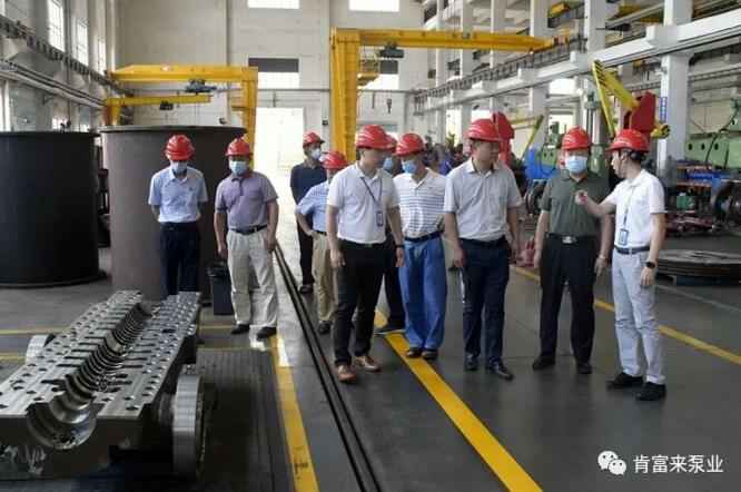 董事长、总经理陈迪，党委副书记黎宇明陪同调研组一行参观星空网页版登录页面入口-星空online(中国)展览室